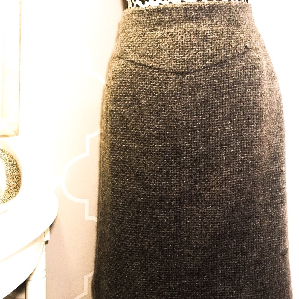 Beautiful CHANEL Highwasted skirt!!